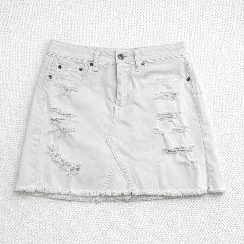 American Eagle White Distressed Denim Mini Skirt Raw‎ Hem Stretch Size 2